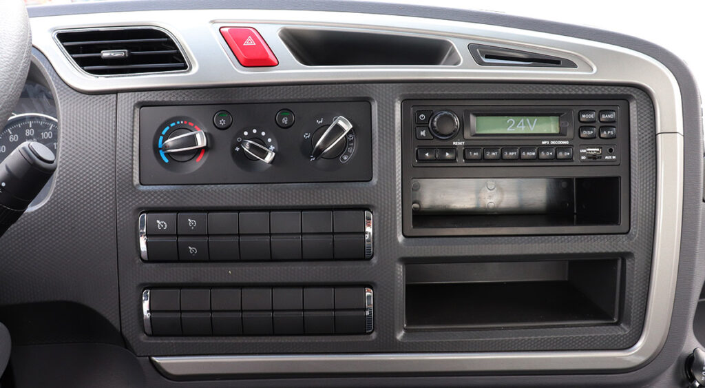 FOTON AUMAN C240 - TẢI 14 TẤN Xe auman C240 bảng hiển thị